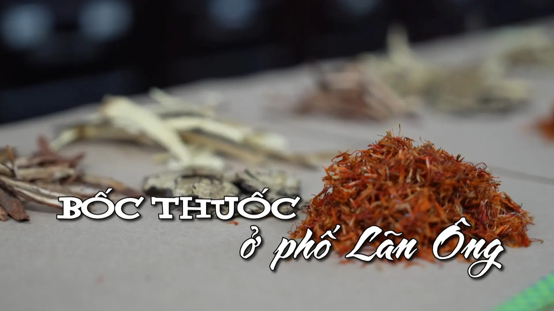 Bốc thuốc trên phố Lãn Ông | Nhịp sống Hà Nội | 22/10/2025